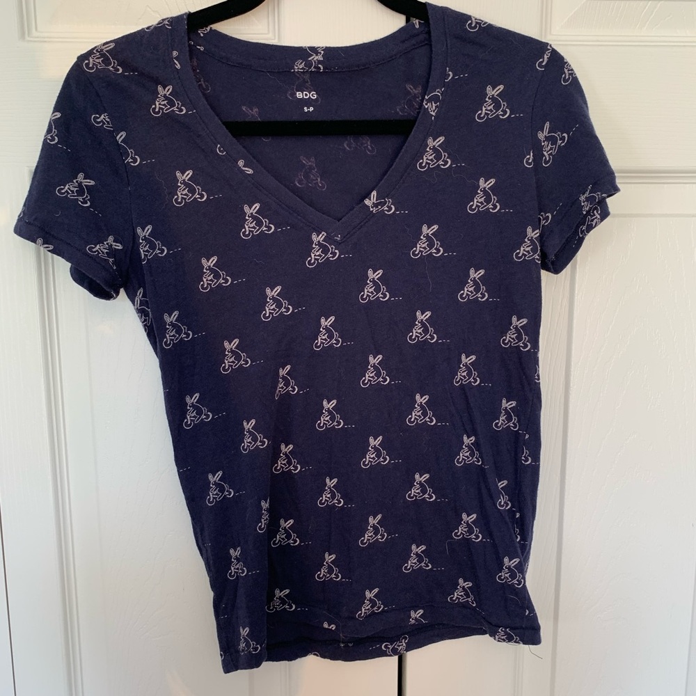 BDG V neck T-shirt 🐰